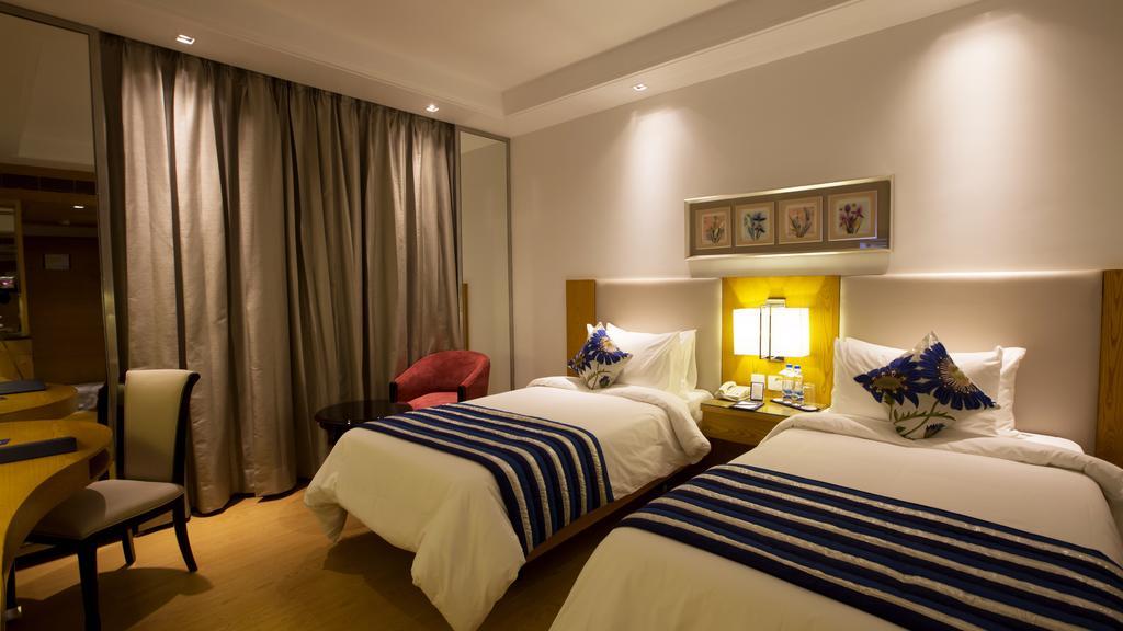 โกลเดน ทิวลิป วาสันดารา โฮเต็ล แอนด์ สวีท Hotel กาเซียบัด ภายนอก รูปภาพ